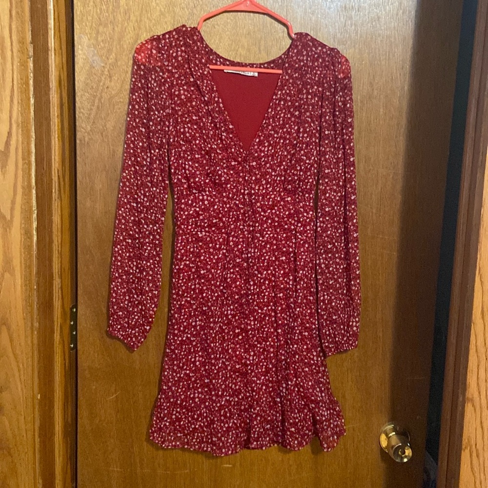 Abercrombie and Fitch button up, long sleeve red floral dress 🌺🥰